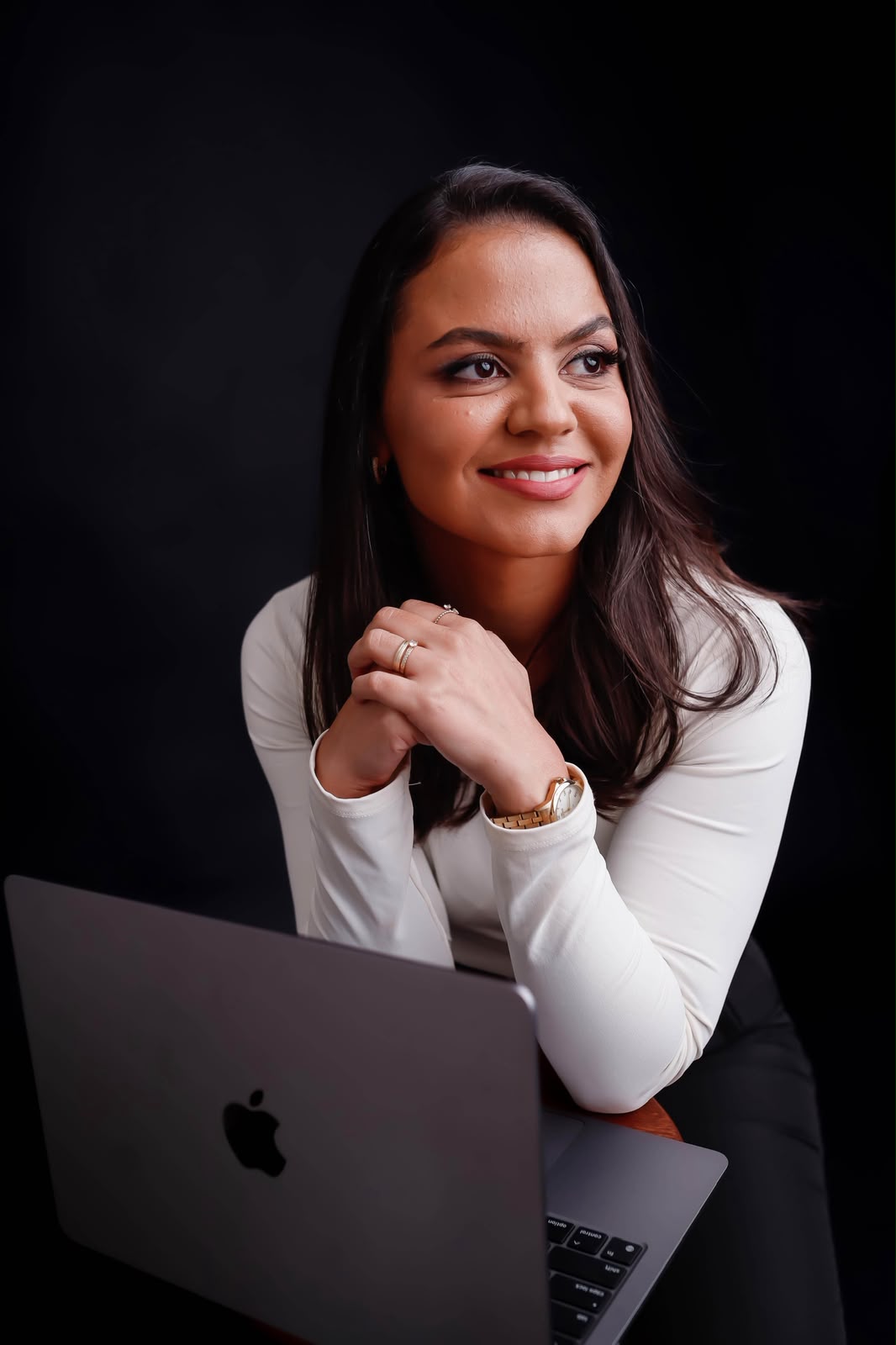 Talita Belfiore em seu escritório